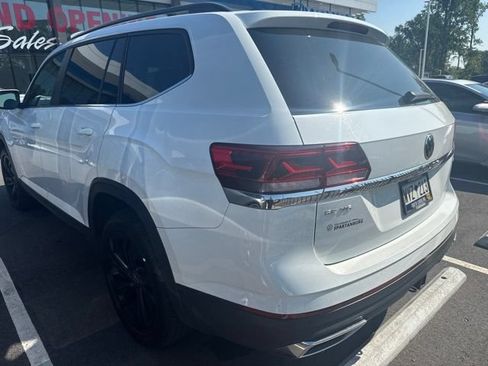 Used 2023 Volkswagen Atlas SE w/ Black Wheel Package AWD/4WD image 3