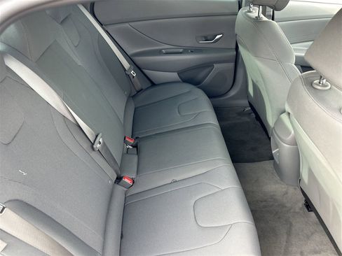 New 2025 Hyundai Elantra SE image 12