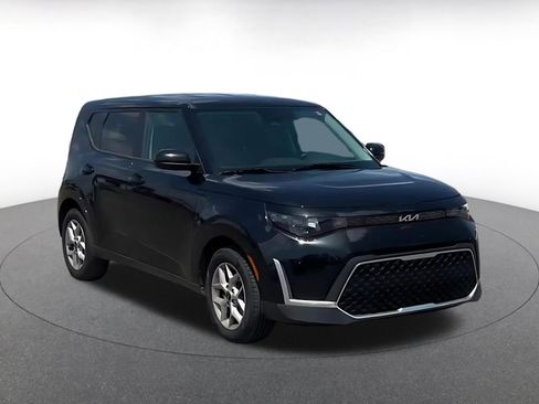 Used 2025 Kia Soul LX w/ LX Technology Package FWD image 3