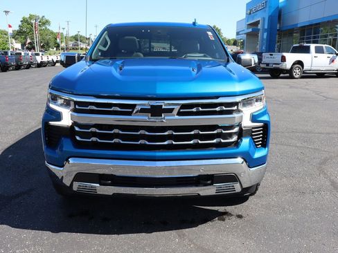 Used 2022 Chevrolet Silverado 1500 LTZ w/ LTZ Premium Package AWD/4WD image 32