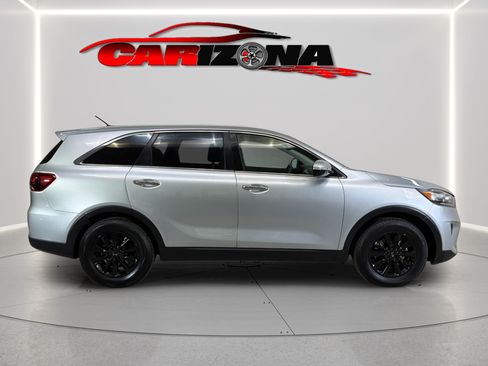 Used 2019 Kia Sorento FWD V6 image 4