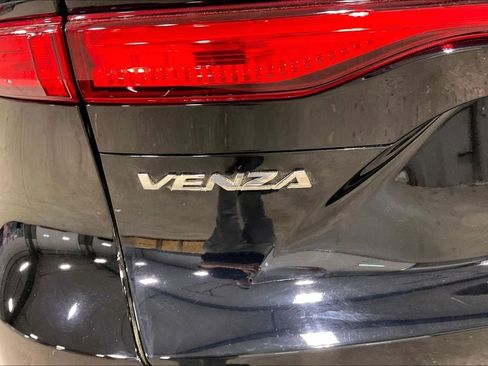 Used 2023 Toyota Venza LE AWD/4WD image 23
