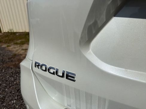 Used 2019 Nissan Rogue SL FWD image 17