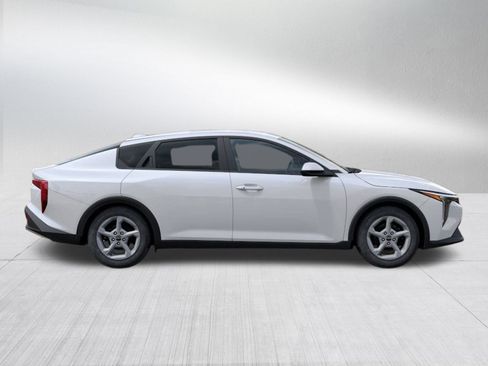 New 2025 Kia K4 LXS image 7