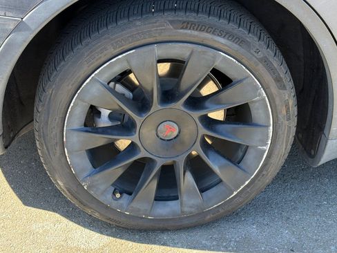 Used 2022 Tesla Model Y Long Range AWD/4WD image 4