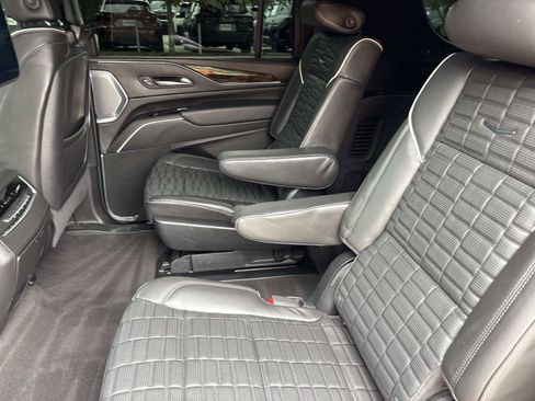 Used 2024 Cadillac Escalade ESV Sport Platinum w/ LPO, ONYX Package AWD/4WD image 30