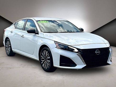 Used 2024 Nissan Altima 2.5 SV FWD image 1