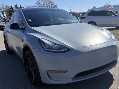 Used 2023 Tesla Model Y Long Range image 2