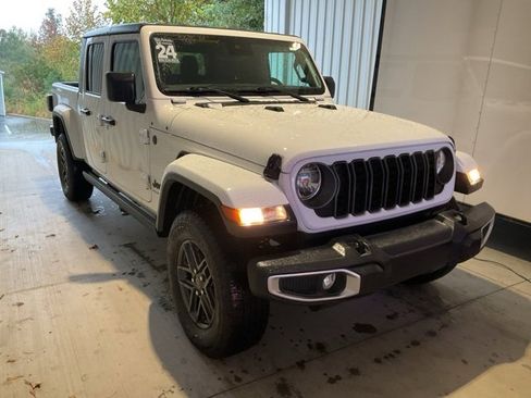 Used 2024 Jeep Gladiator Sport image 25