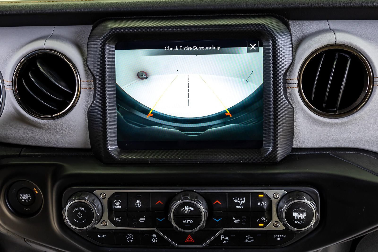 Used 2022 Jeep Wrangler Unlimited Sahara AWD/4WD image 24