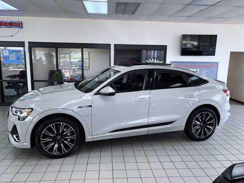 Used 2021 Audi e-tron Premium w/ Black Optic Package AWD/4WD image 3