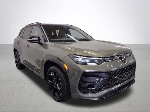 New 2025 Volkswagen Tiguan SE R-Line image 4