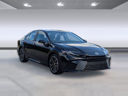 Used 2026 Toyota Camry XLE FWD image 7