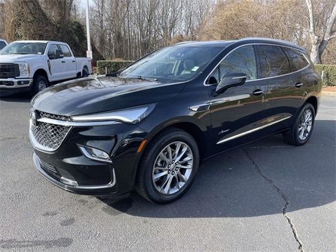 Used 2023 Buick Enclave Avenir image 3