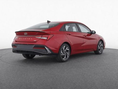 Used 2025 Hyundai Elantra SEL FWD image 5