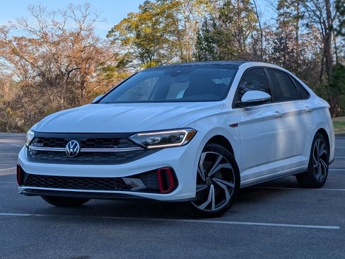 Used 2023 Volkswagen Jetta GLI Autobahn image 2
