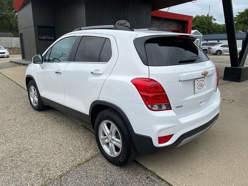 Used 2017 Chevrolet Trax LT w/ LT Convenience Package FWD image 2