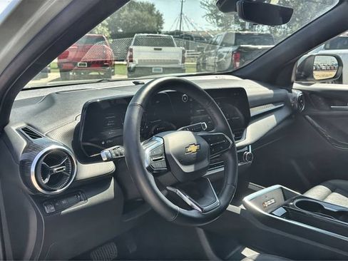 Certified 2025 Chevrolet Equinox LT w/ Convenience Package II FWD image 10