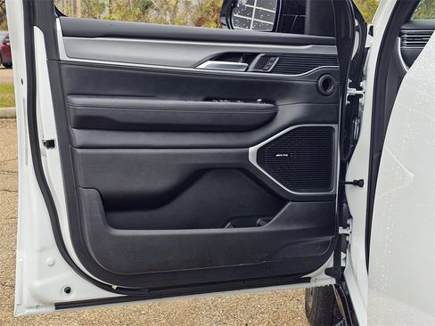 Used 2025 Jeep Wagoneer Series II image 15