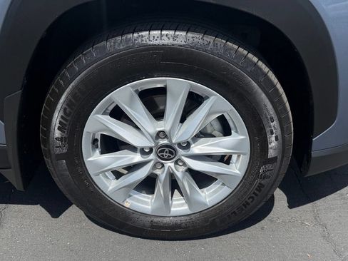 Used 2025 Toyota Corolla Cross LE AWD/4WD image 8