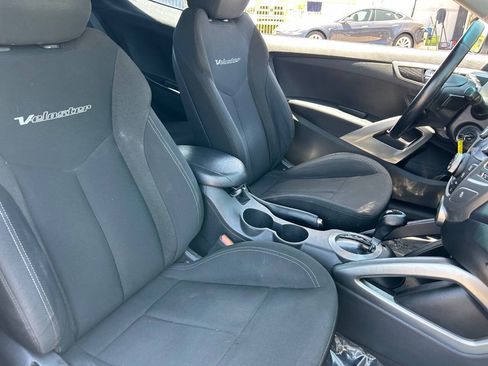 Used 2017 Hyundai Veloster FWD image 11