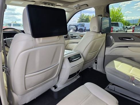 Used 2023 Cadillac Escalade Sport Platinum w/ LPO, ONYX Package AWD/4WD image 14