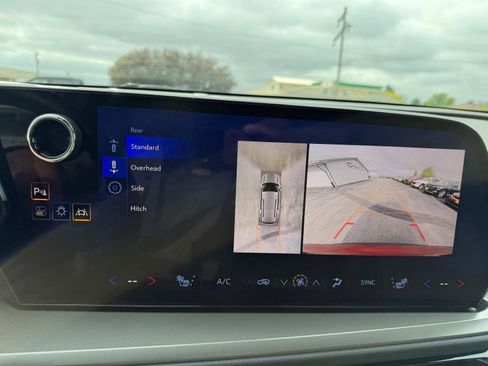 Used 2024 Chevrolet Traverse LT w/ Trailering Package AWD/4WD image 19