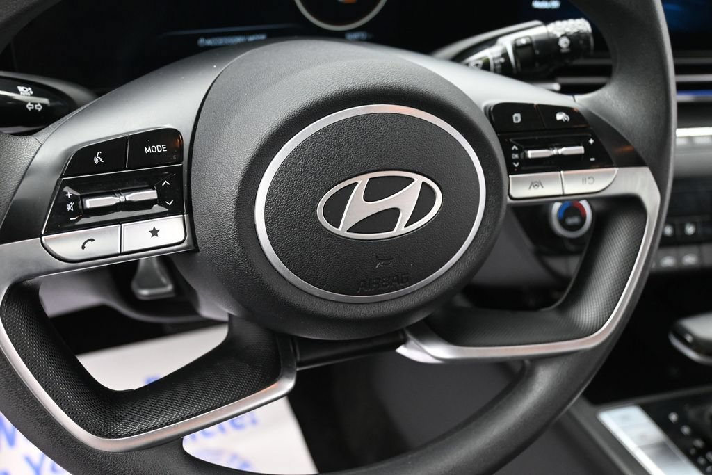 Used 2024 Hyundai Elantra SEL FWD image 13