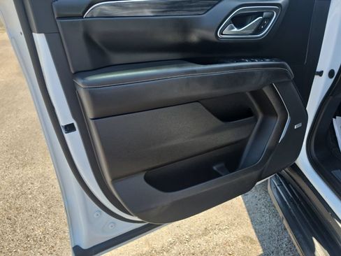 Used 2021 GMC Yukon XL SLT AWD/4WD image 18