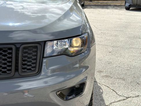 Used 2021 Jeep Grand Cherokee Laredo X image 9