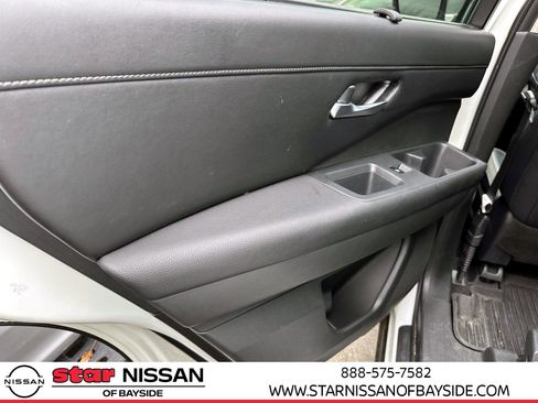 Certified 2024 Nissan Pathfinder SL w/ Black Appearance Package image 11