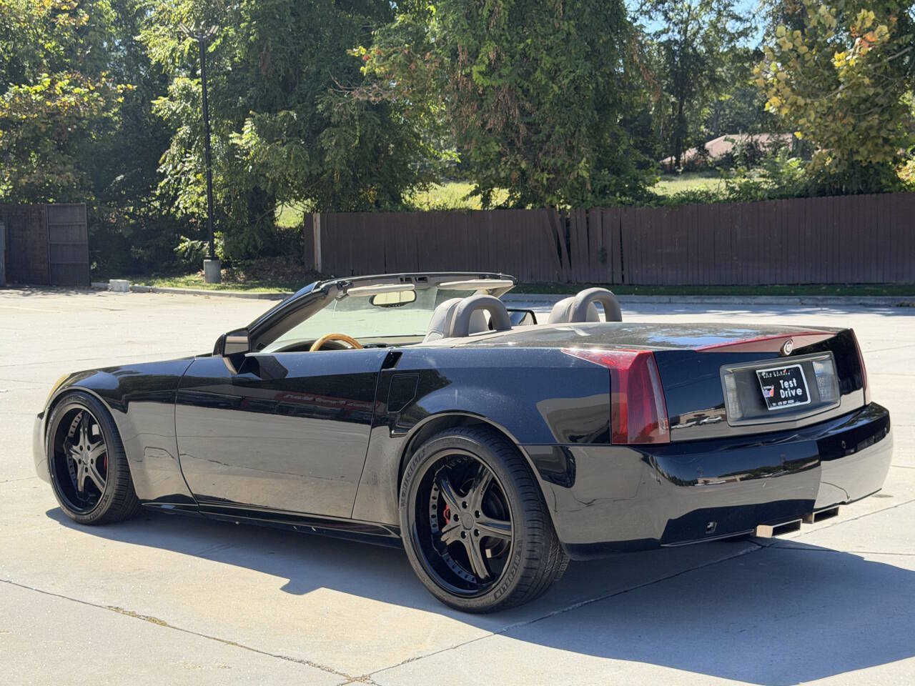 Used 2004 Cadillac XLR RWD image 18