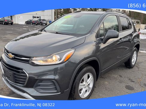Used 2018 Chevrolet Trax LT w/ LT Convenience Package image 3