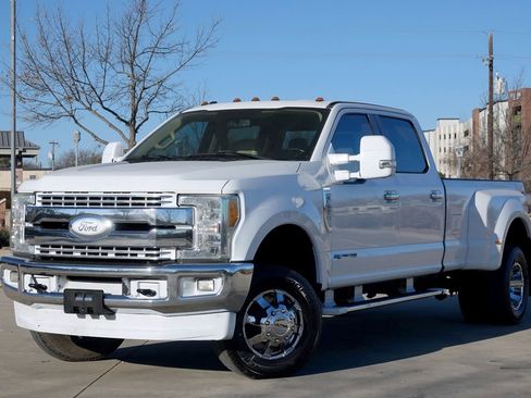 Used 2017 Ford F350 Lariat image 7