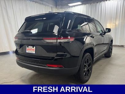 Used 2025 Jeep Grand Cherokee Altitude
