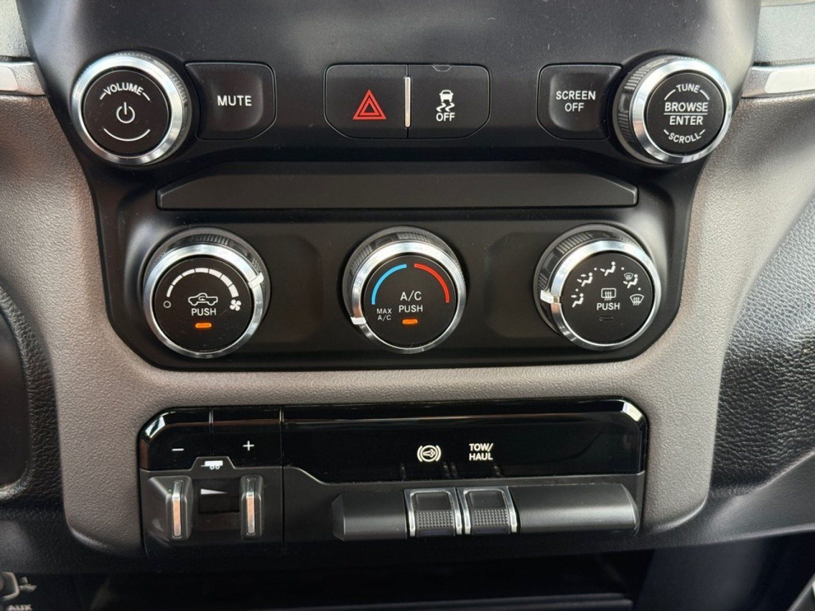 Used 2024 RAM 3500 Big Horn AWD/4WD image 16