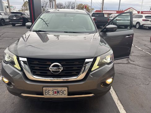 Used 2019 Nissan Pathfinder SL image 5