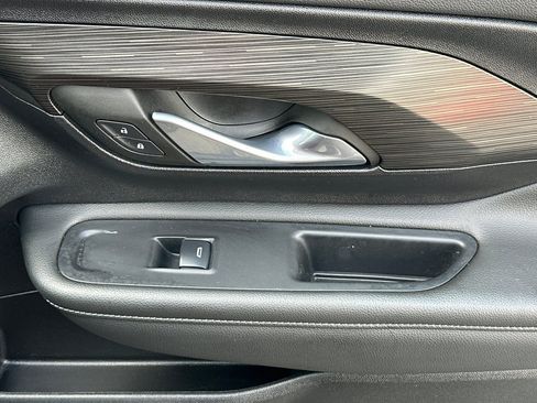 Used 2024 GMC Terrain SLE w/ Driver Convenience Package image 21