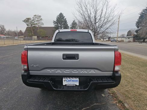 Used 2017 Toyota Tacoma SR image 4