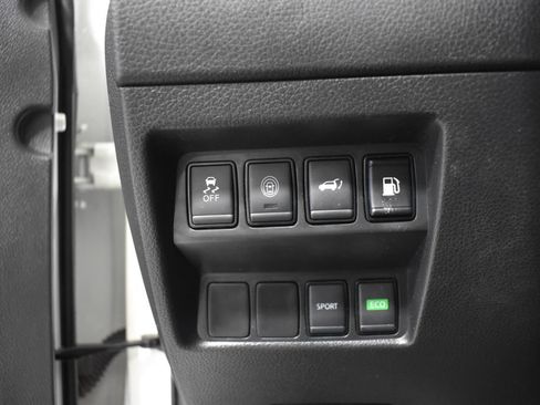 Used 2020 Nissan Rogue SV FWD image 17