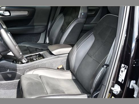Used 2021 Volvo XC40 T5 R-Design w/ Advanced Package AWD/4WD image 14