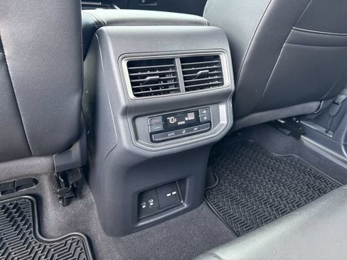 Used 2024 Volkswagen Atlas SE FWD image 25