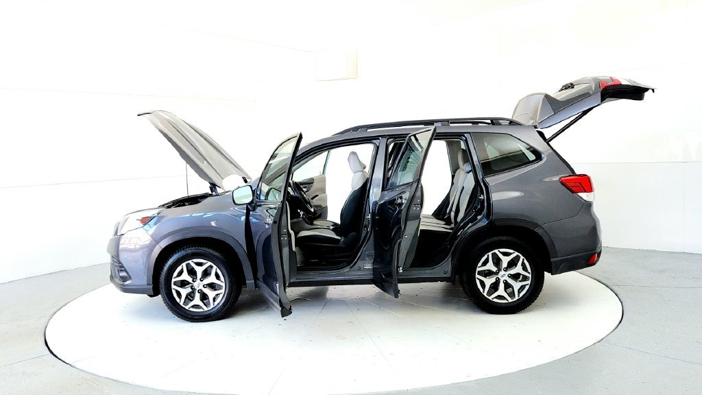 Used 2023 Subaru Forester Premium AWD/4WD image 10