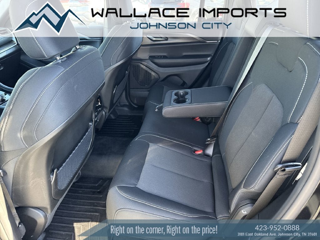 Used 2025 Jeep Grand Cherokee Laredo X w/ Luxury Tech Group I AWD/4WD image 34