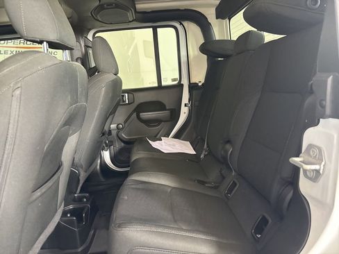 Used 2022 Jeep Gladiator Sport image 19