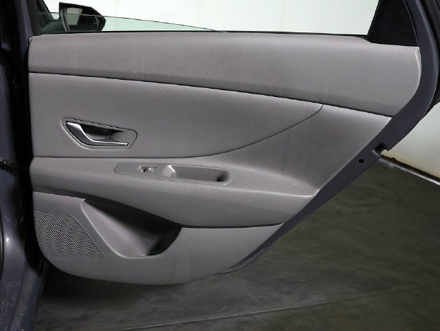 Used 2025 Hyundai Elantra SEL FWD image 29