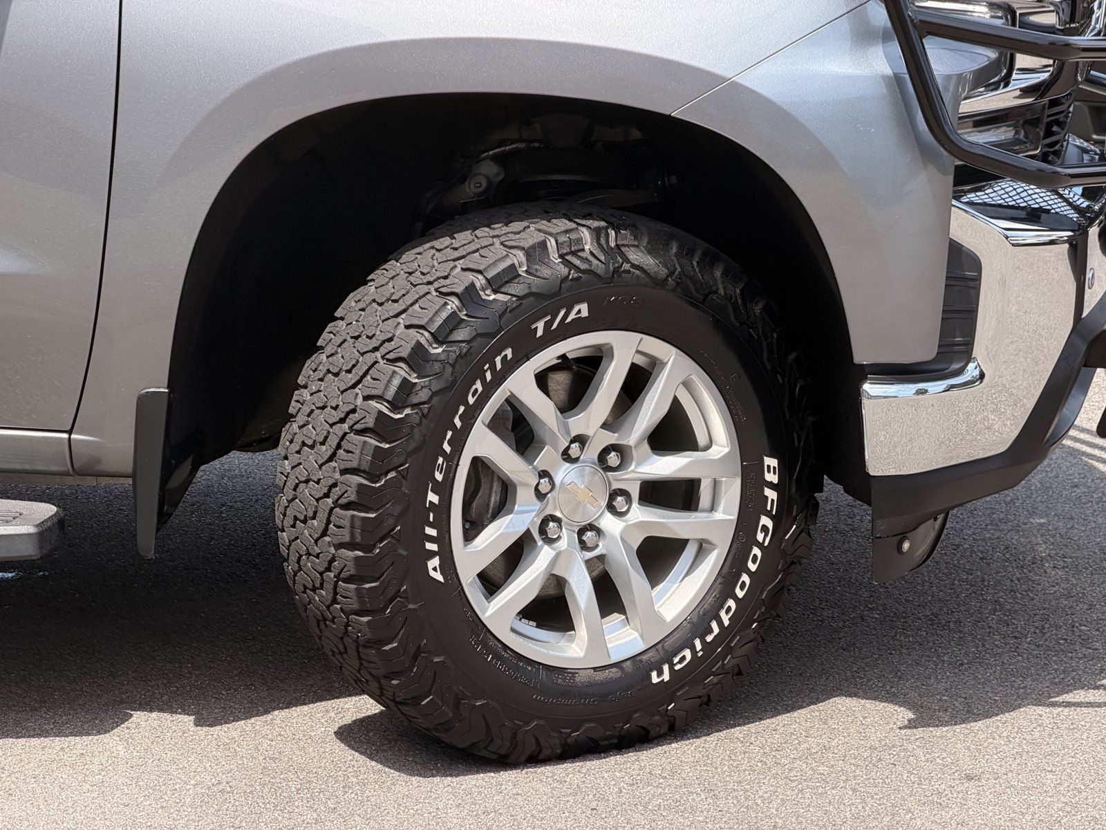 Used 2022 Chevrolet Silverado 1500 LT AWD/4WD image 5