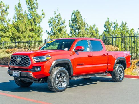 Certified 2023 Toyota Tacoma TRD Off-Road w/ Black Out Package (TMS) AWD/4WD image 5