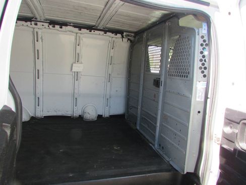 Used 2013 Chevrolet Express 2500 image 15