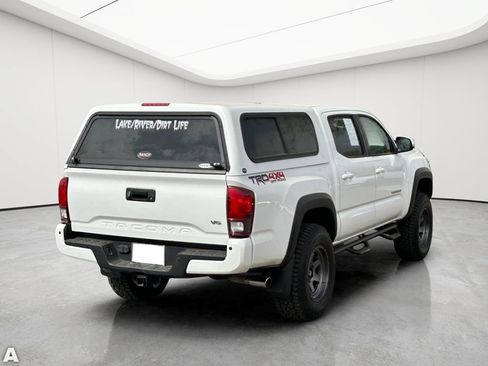 Used 2019 Toyota Tacoma TRD Off-Road w/ Technology Package AWD/4WD image 5